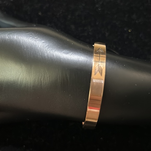 Beautiful Gold Cuff Bracelet - Picture 2 of 2